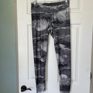 Danskin Women’s Black and Gray Leggings - Size M